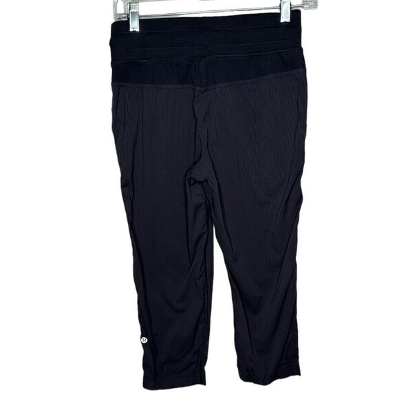 Lululemon Black Dance Studio Cropped Joggers. Size 4. - Picture 7 of 10